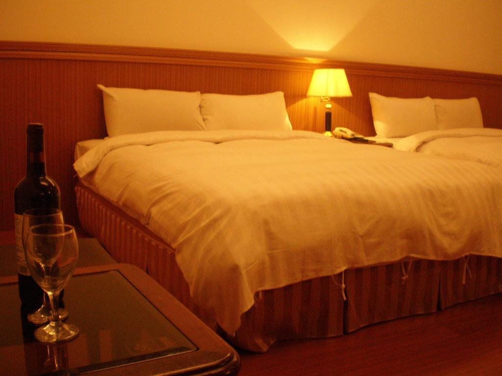 Emperor Hotel Kaohsiung Rom bilde