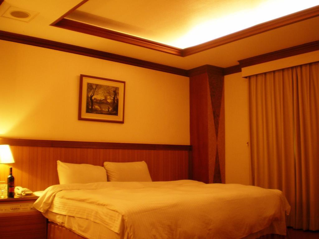 Emperor Hotel Kaohsiung Rom bilde