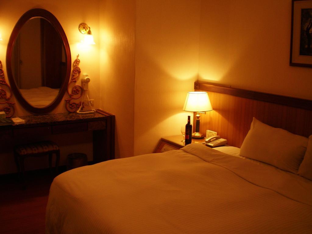 Emperor Hotel Kaohsiung Rom bilde